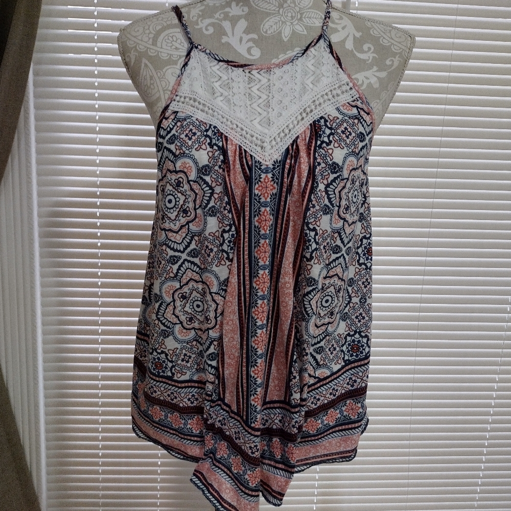 🌺FREE WITH PURCHASE OVER $10***ALMOST FAMOUS HANDKERCHIEF STYLE TOP